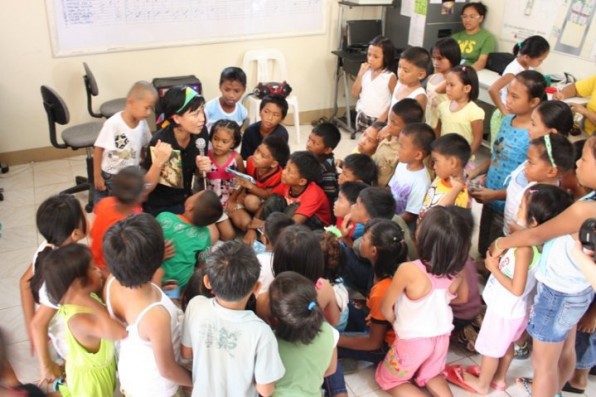 Mae's storytelling session. Photo by Lloyd Gonzales.
